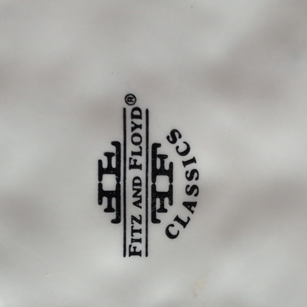 Fitz and Floyd White and Gold Decorative Plate - Picture 5 of 7